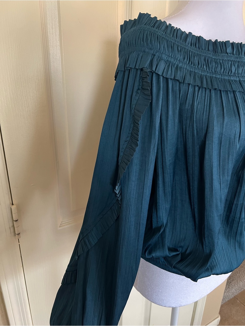 Evereve Amari Off Shoulder Blouse Teal Ruffle Long Sleeve Top Medium - Picture 5 of 10
